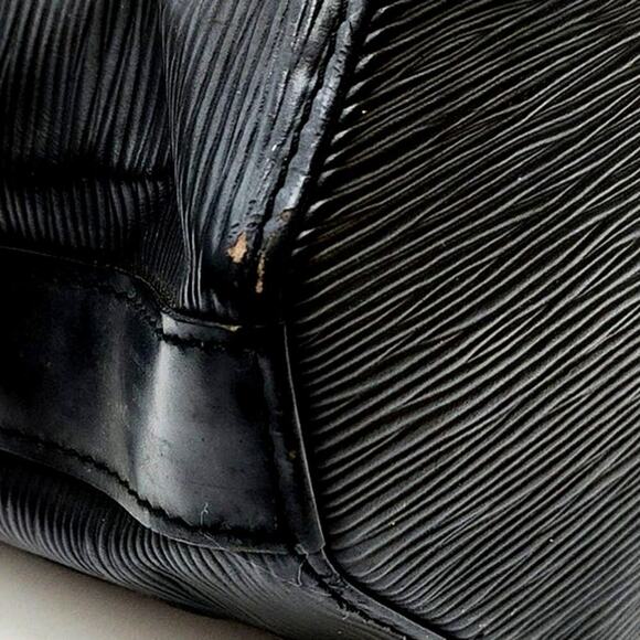 LOUIS VUITTON Vintage Black Epi Sac D'Epaule GM Bucket Bag - Picture 10 of 17